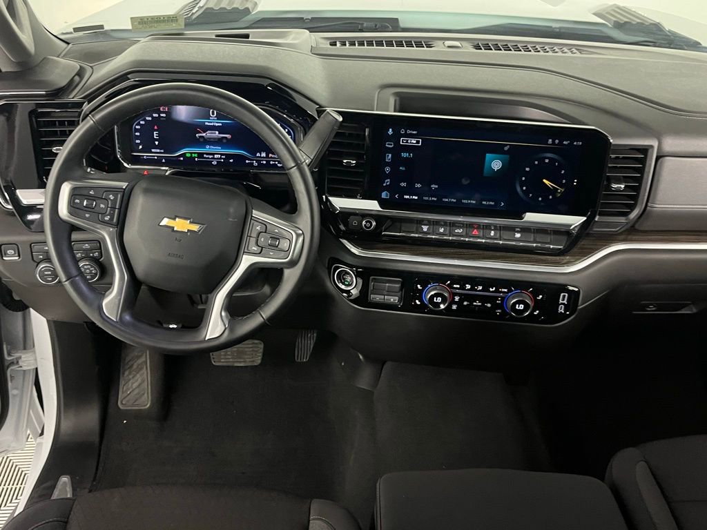 Used 2025 Chevrolet Silverado 2500 LT w/ Convenience Package image 16