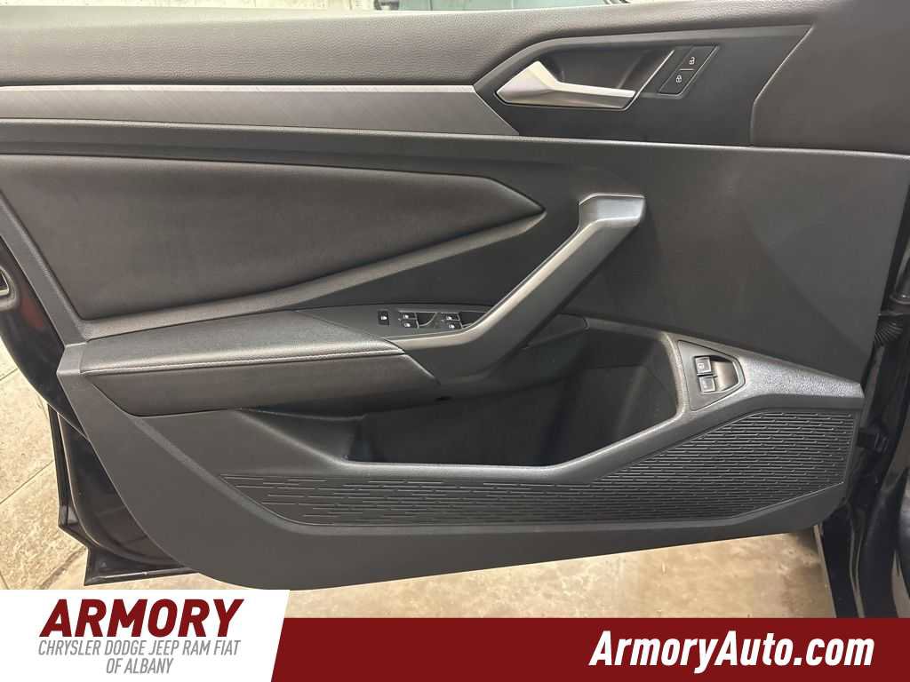 Used 2024 Volkswagen Jetta SE image 7