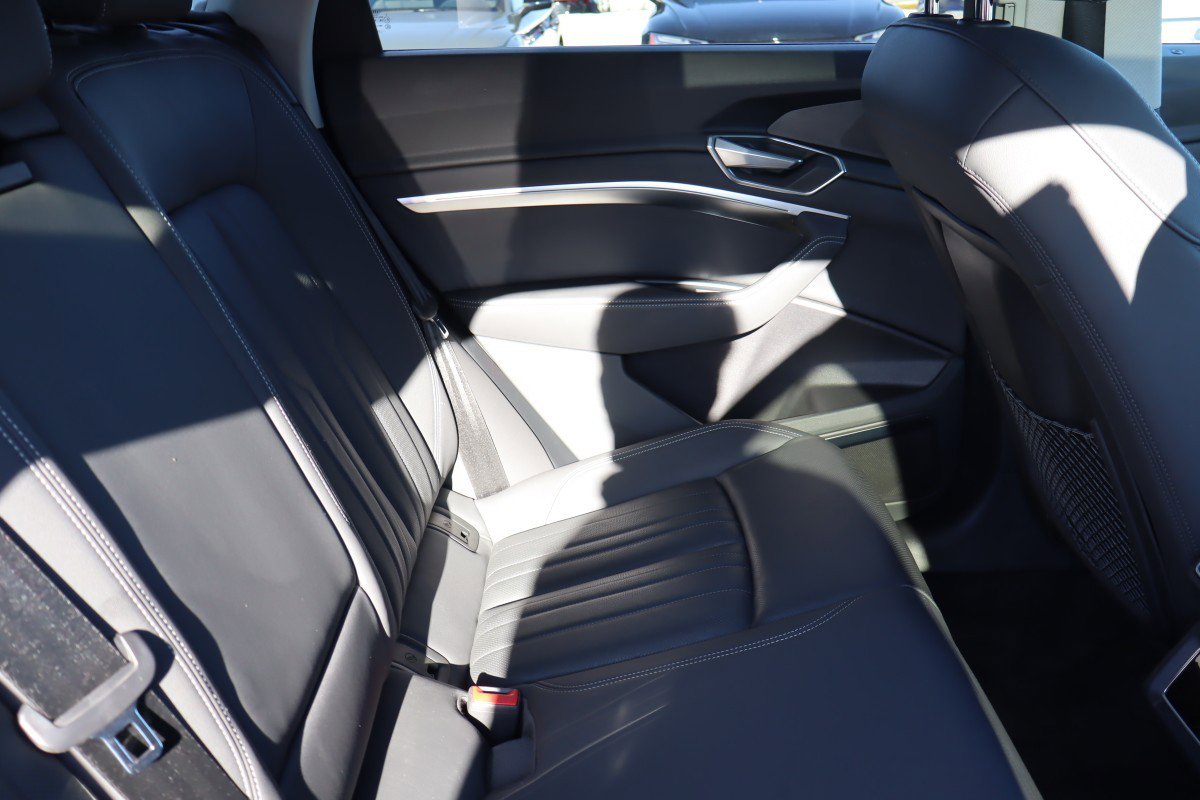 Used 2021 Audi e-tron Premium Plus w/ Premium Plus Package AWD/4WD image 14