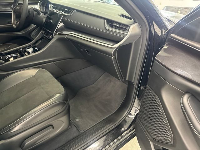 Used 2023 Jeep Grand Cherokee Altitude AWD/4WD image 24