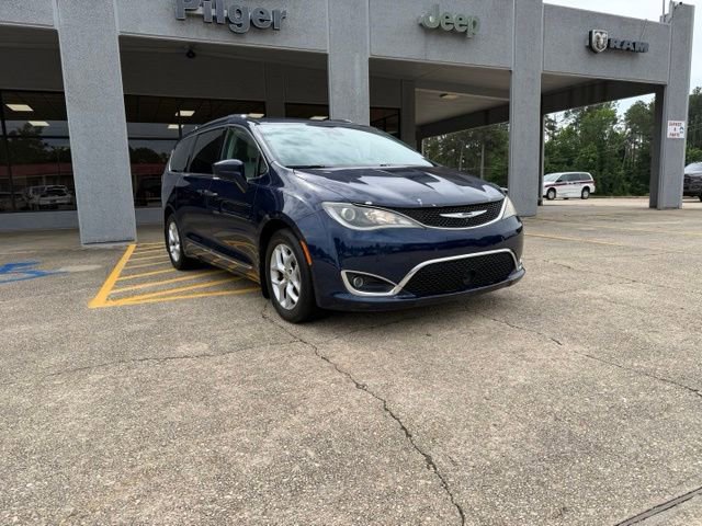 Used 2017 Chrysler Pacifica Touring-L Plus w/ Advanced Safetytec Group FWD image 2