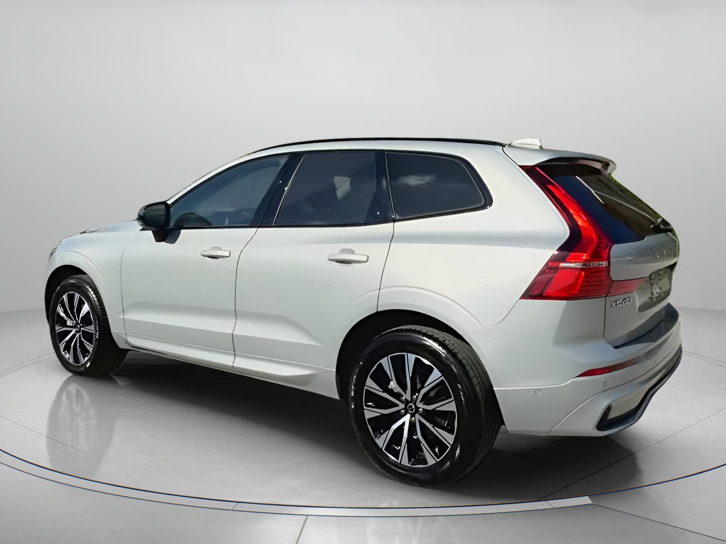Used 2025 Volvo XC60 B5 Plus image 20