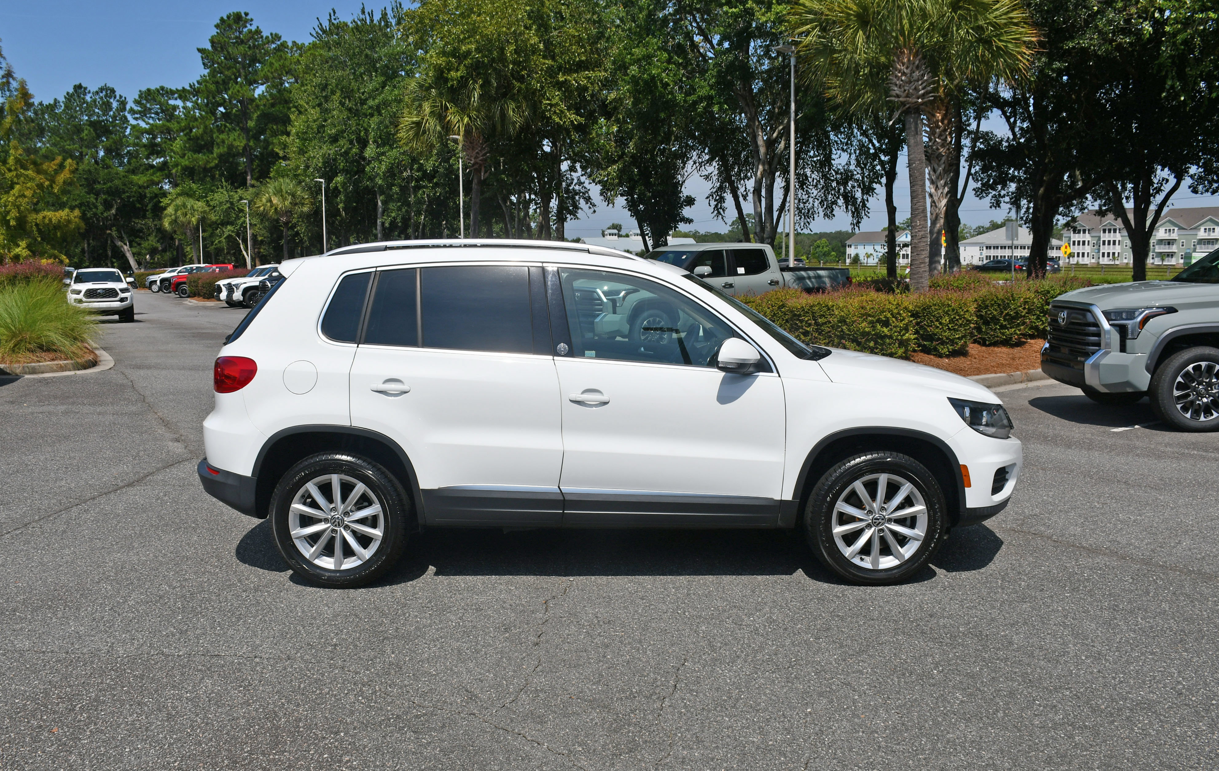 Used 2017 Volkswagen Tiguan Wolfsburg Edition FWD image 5