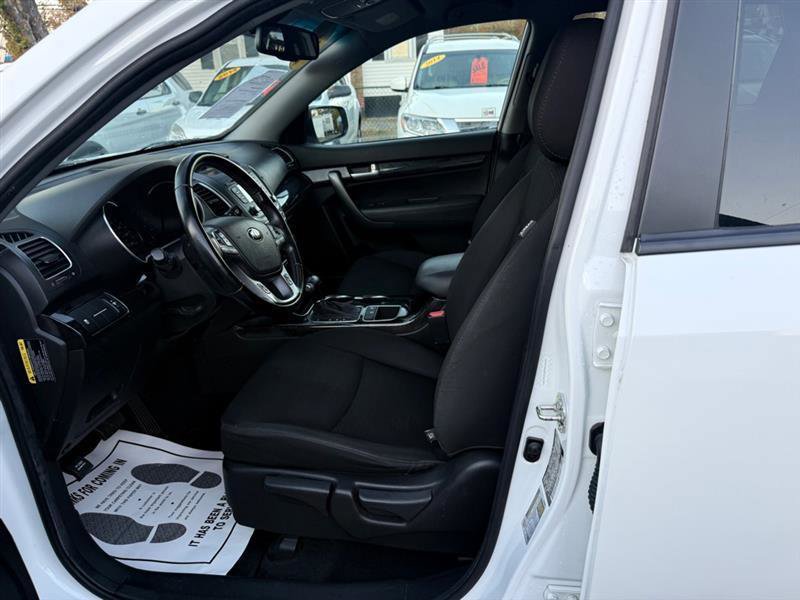Used 2014 Kia Sorento LX image 11