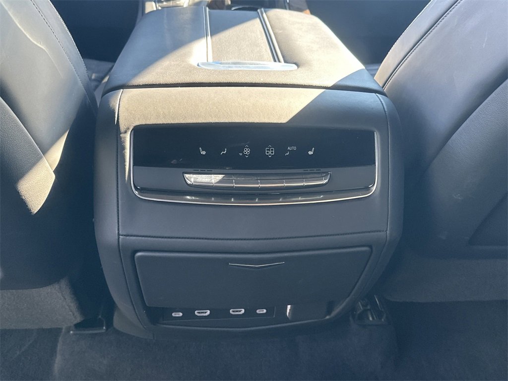 Used 2024 Cadillac Escalade ESV Sport Platinum image 15