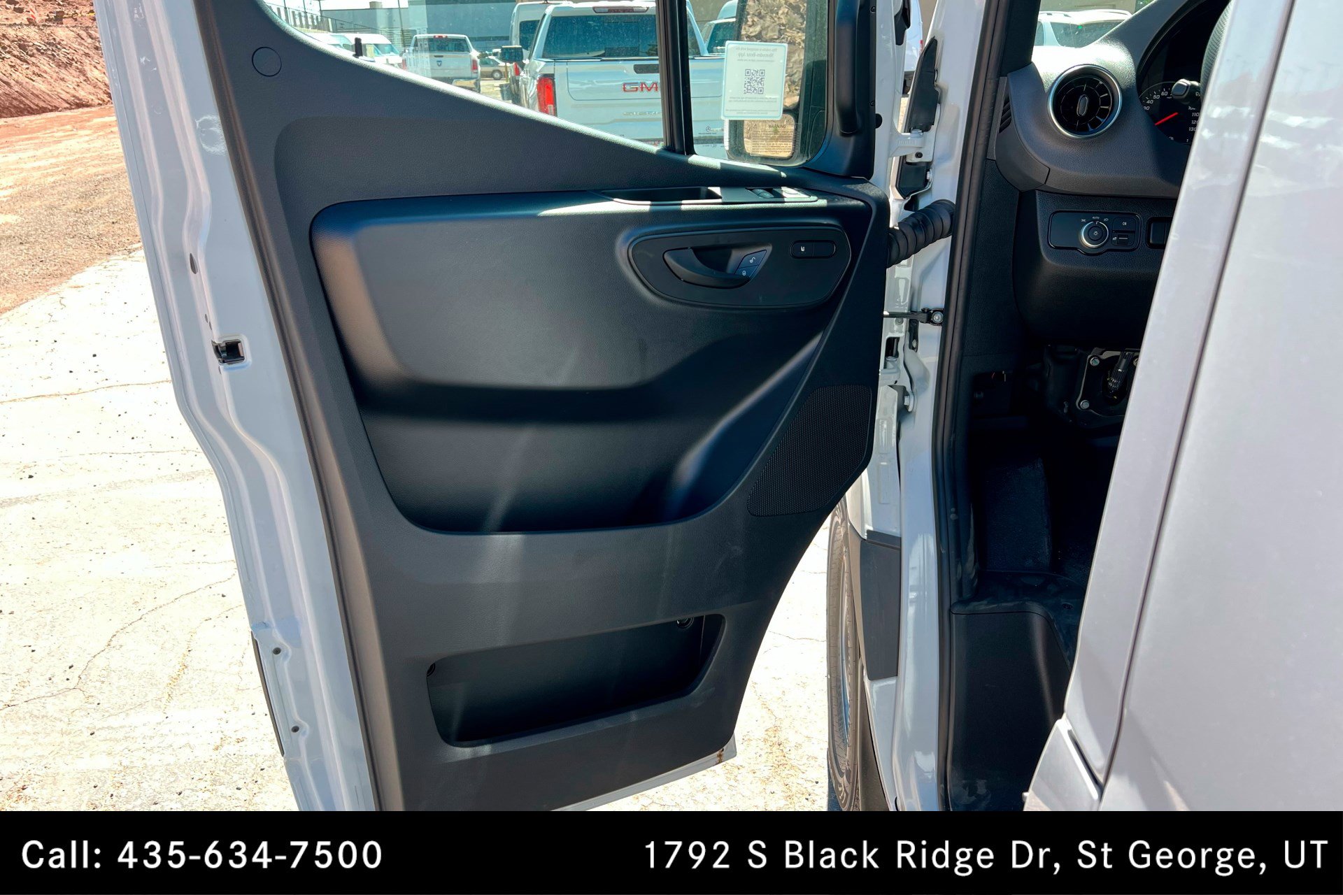 Used 2025 Mercedes-Benz Sprinter 2500 image 13