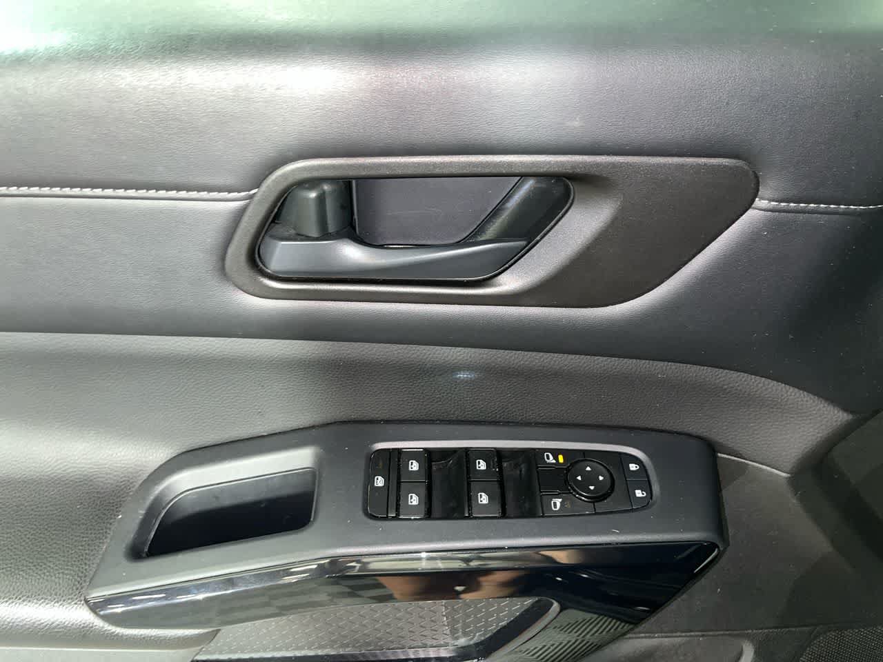 Used 2024 Nissan Pathfinder SV AWD/4WD image 13