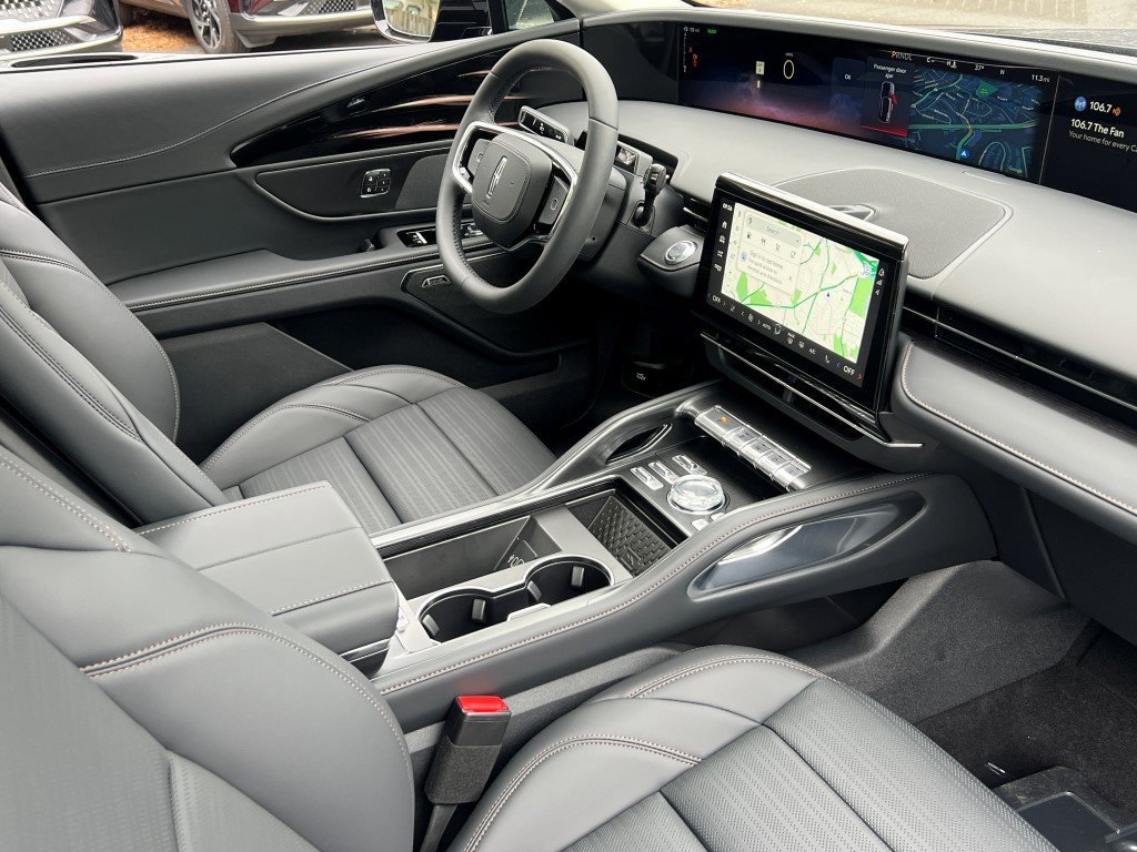 New 2026 Lincoln Nautilus Reserve w/ Jet Appearance Package image 10