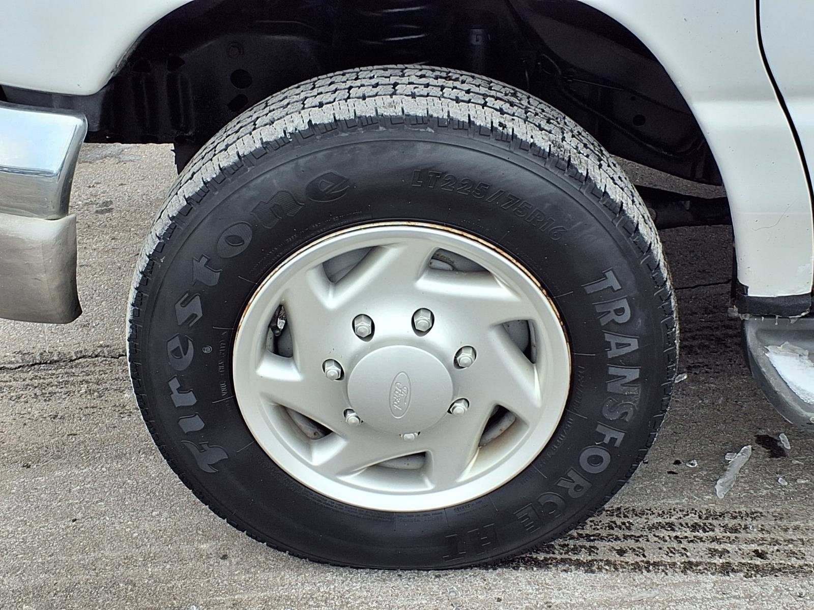 Used 2004 Ford E-350 and Econoline 350 XLT image 17