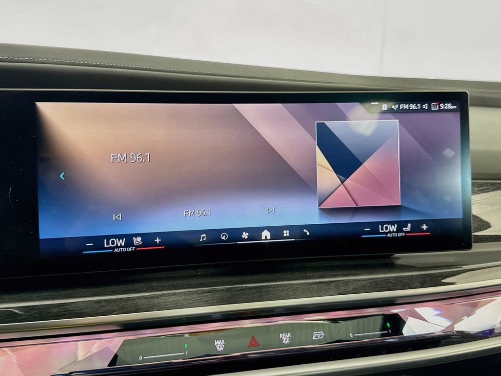 Used 2023 BMW i7 xDrive60 AWD/4WD image 34