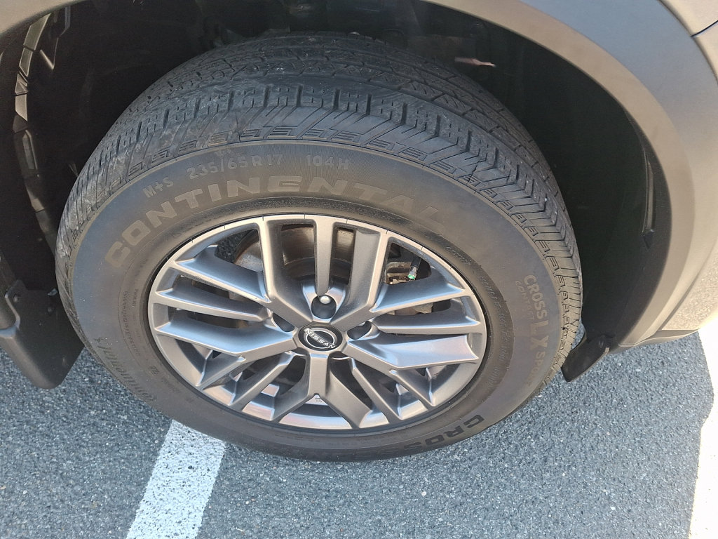 Used 2023 Nissan Rogue S AWD/4WD image 9