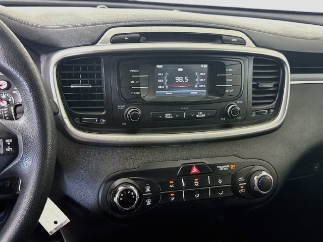 Used 2017 Kia Sorento FWD image 17