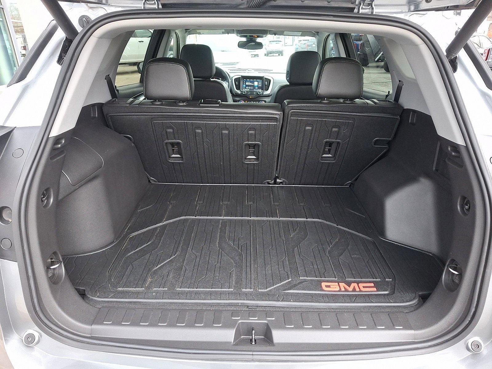 Used 2024 GMC Terrain SLT w/ Infotainment Package II image 28