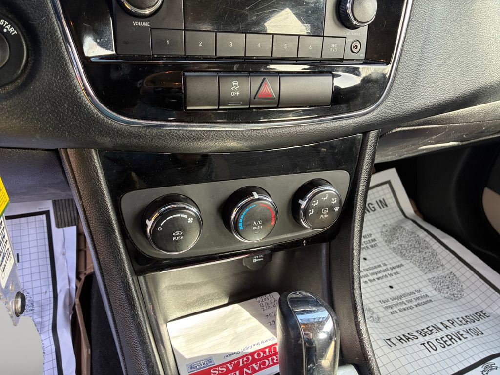 Used 2013 Chrysler 200 LX image 26