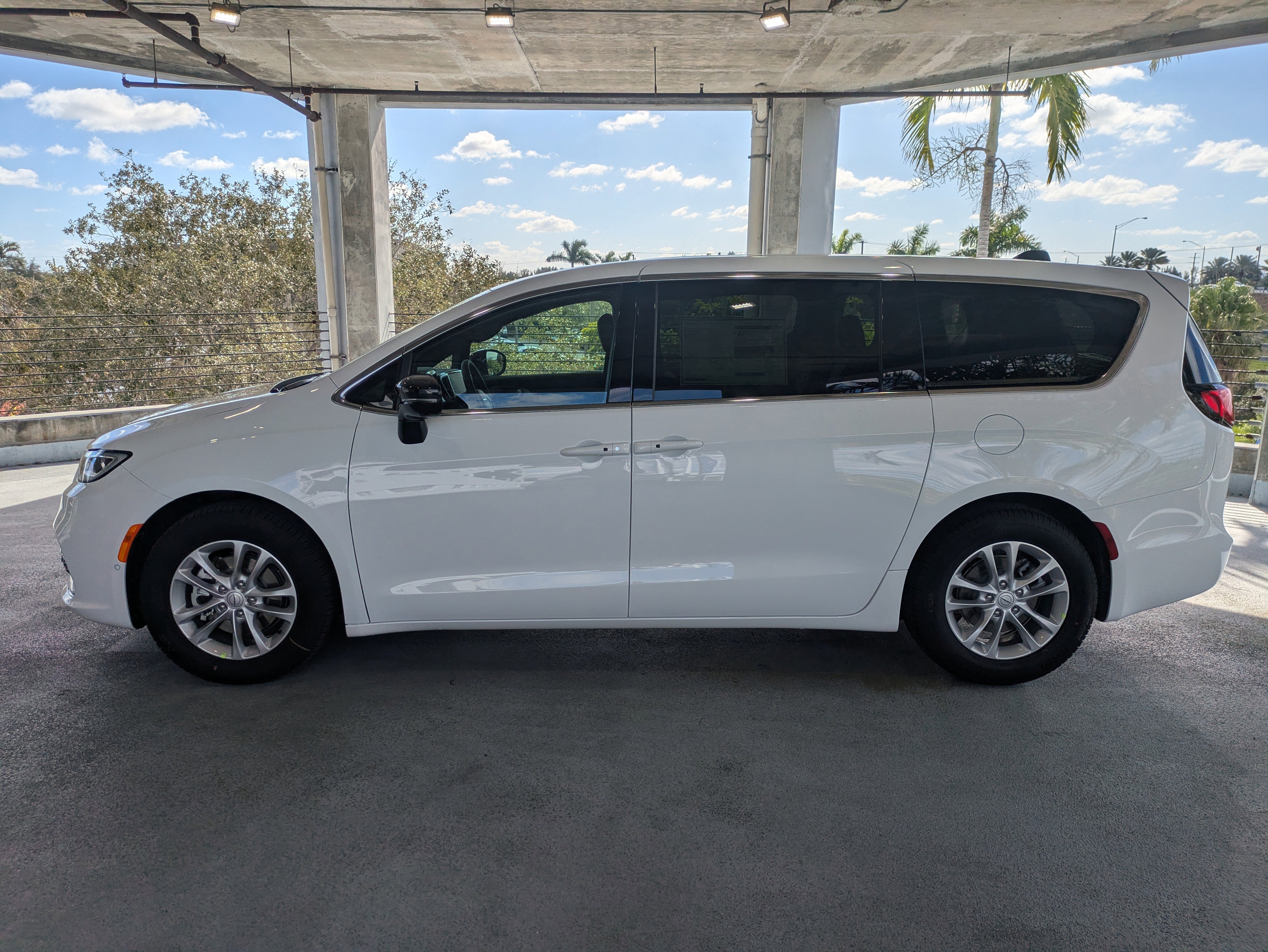 New 2026 Chrysler Pacifica Select image 8