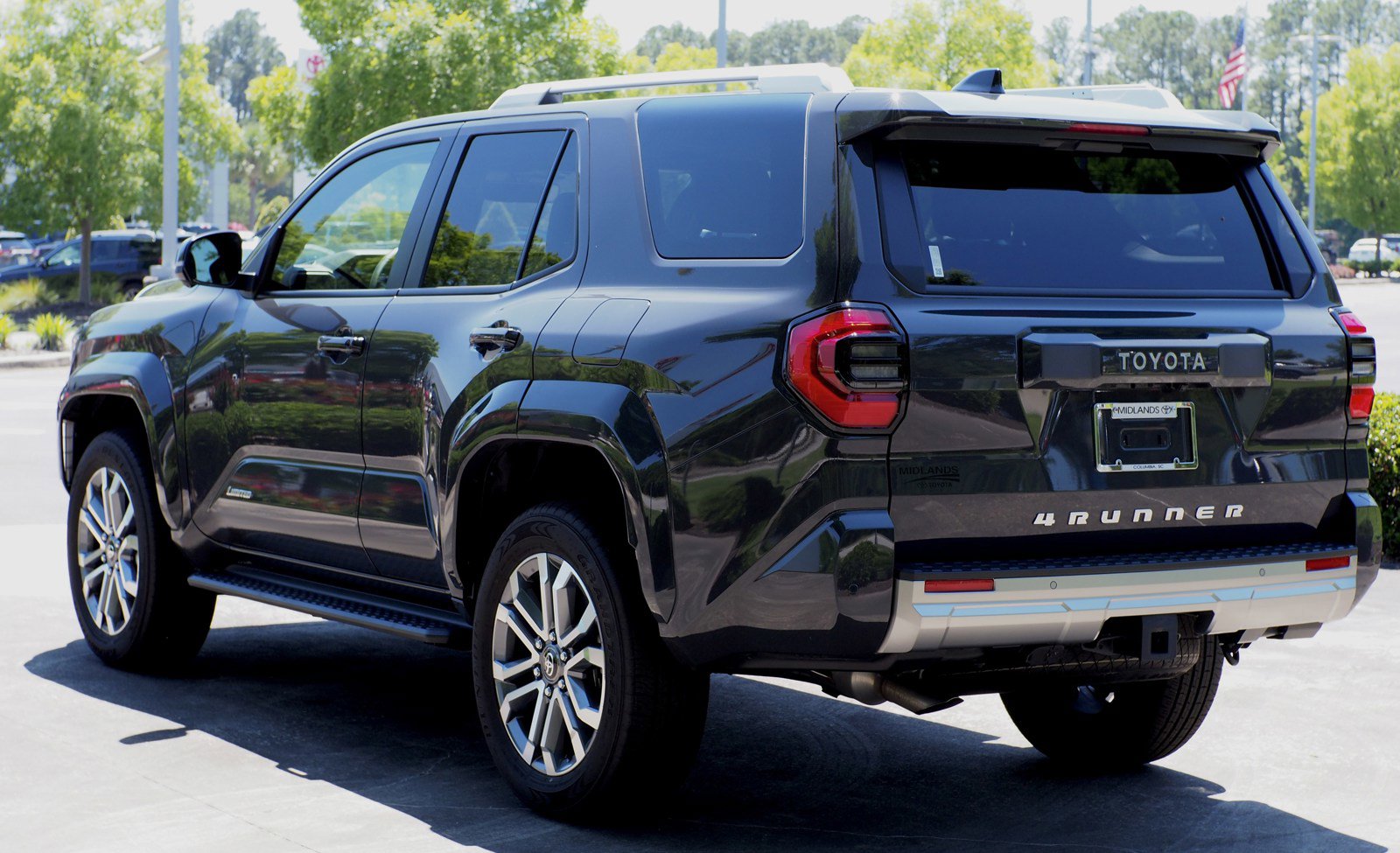 Used 2025 Toyota 4Runner Limited AWD/4WD image 4