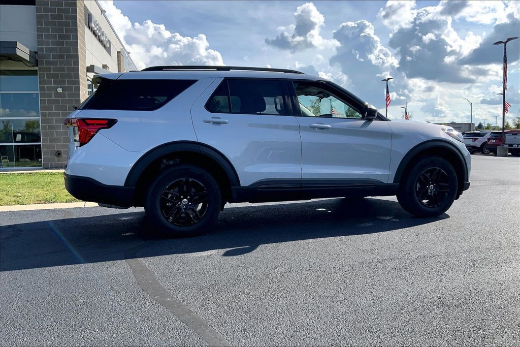 Used 2026 Ford Explorer Active AWD/4WD image 6