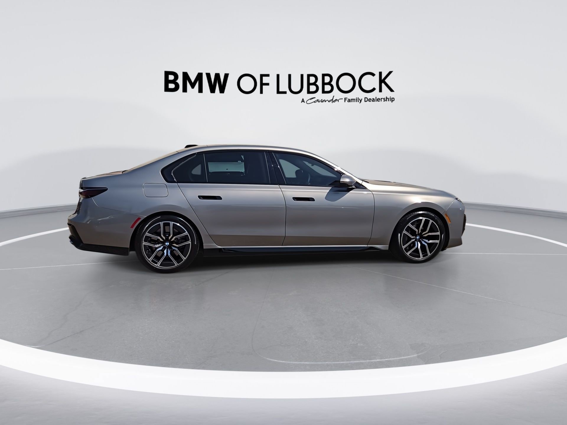 Used 2023 BMW 760i xDrive AWD/4WD image 9