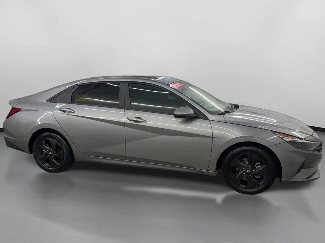 Used 2023 Hyundai Elantra SEL w/ Cargo Package FWD image 11