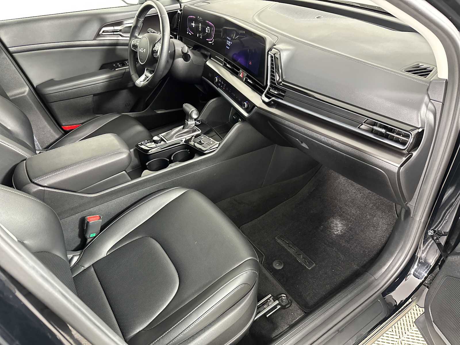 Used 2025 Kia Sportage EX w/ Premium Package image 27