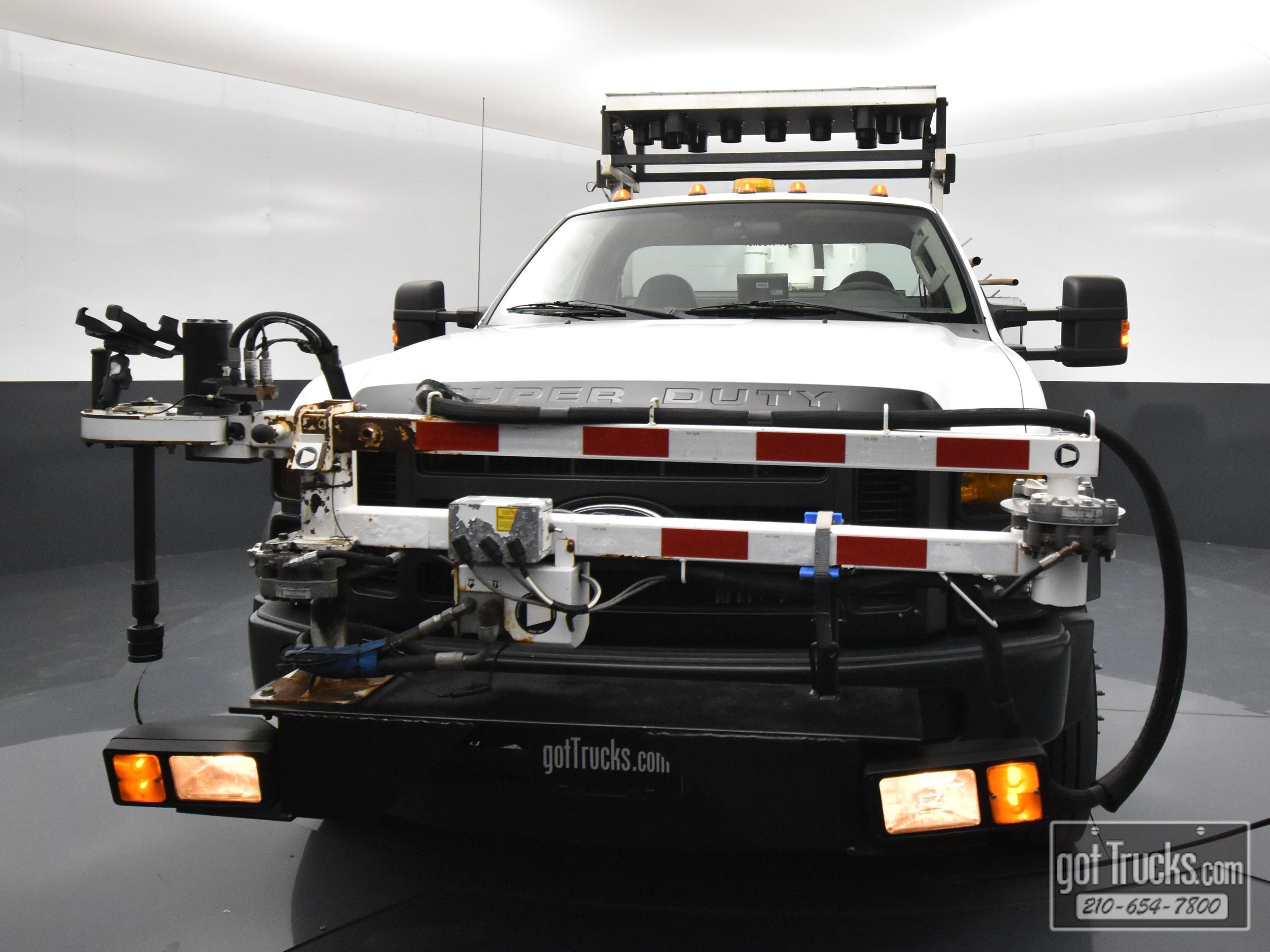 Used 2009 Ford F550 2WD Regular Cab Super Duty image 44