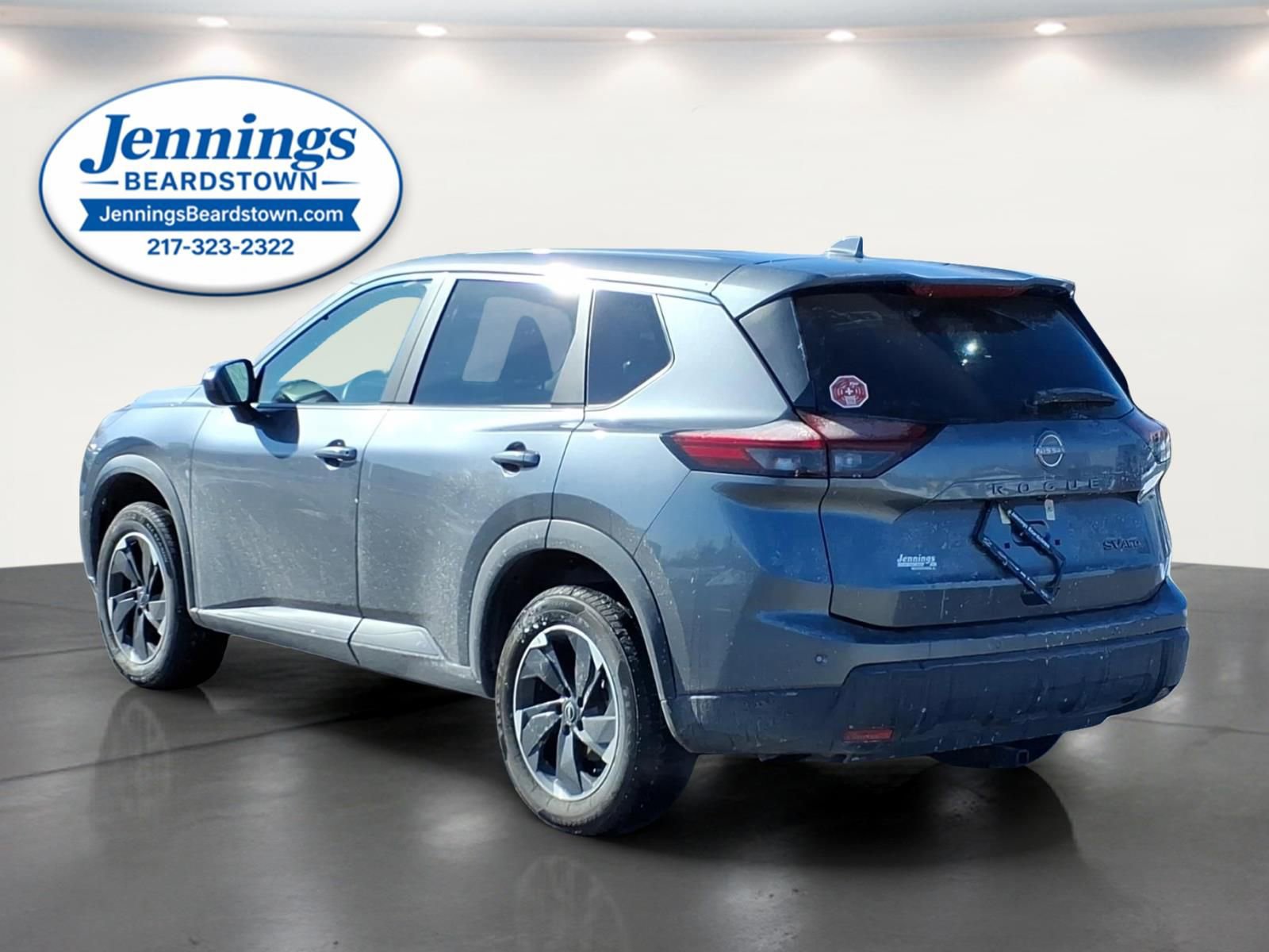 Used 2024 Nissan Rogue SV image 3