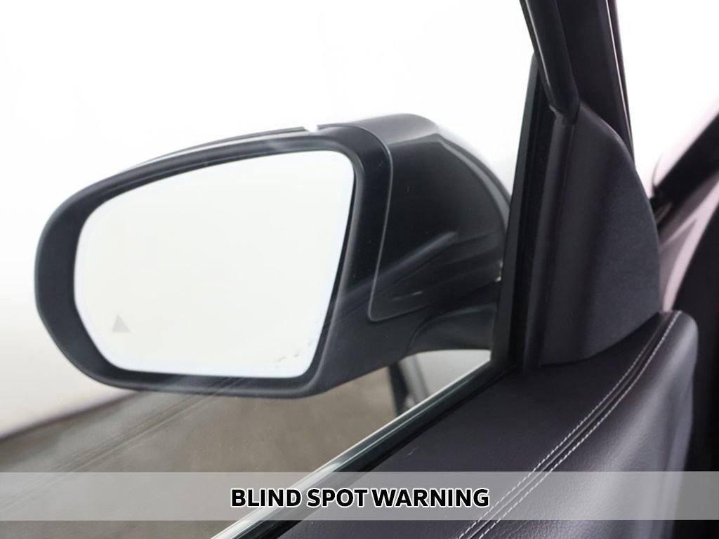 Used 2023 Mercedes-Benz GLB 250 4MATIC w/ Premium Package image 5