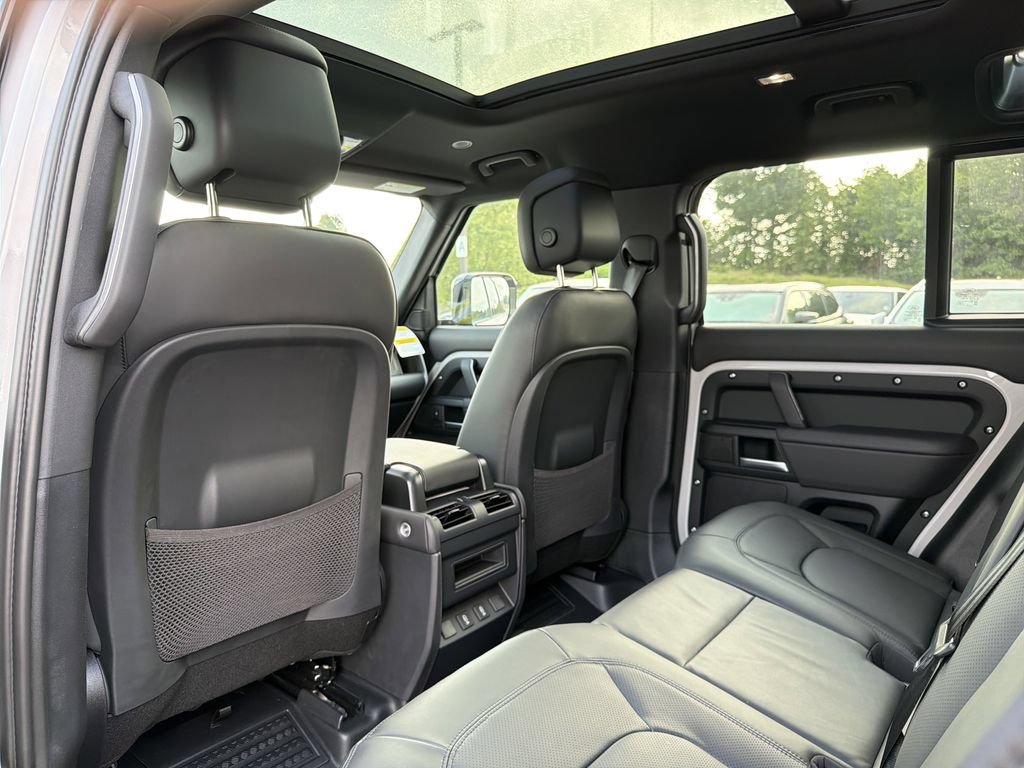 New 2026 Land Rover Defender 110 X-Dynamic SE AWD/4WD image 11