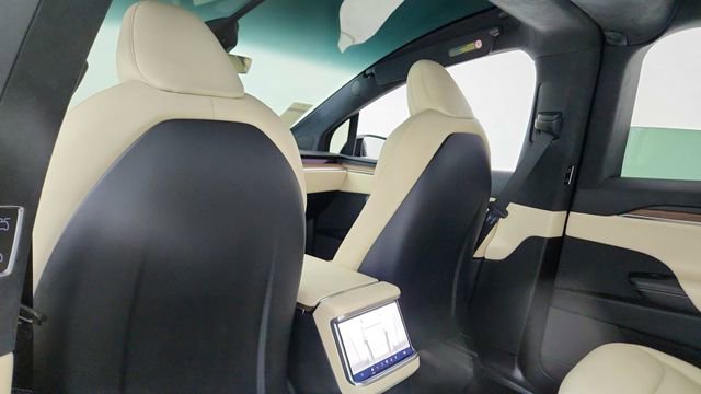Used 2023 Tesla Model X image 29