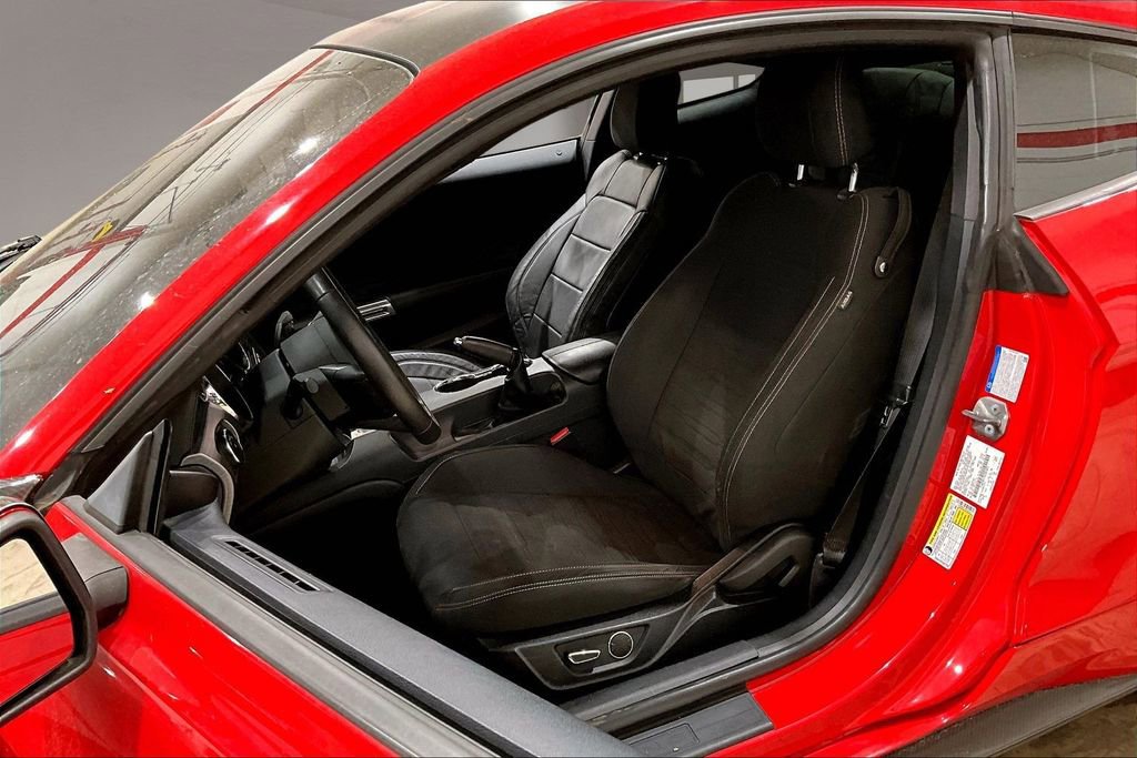 Used 2017 Ford Mustang GT w/ GT Performance Package RWD image 21