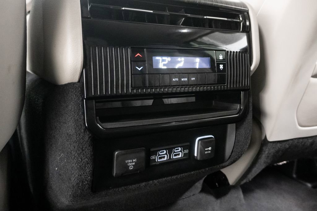 Certified 2024 Jeep Wagoneer L Series II w/ Flexible Seating Group AWD/4WD image 29