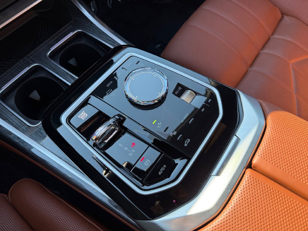 Certified 2026 BMW 750e xDrive AWD/4WD image 26