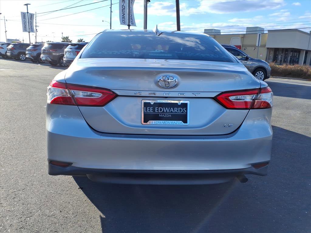 Used 2020 Toyota Camry LE image 3