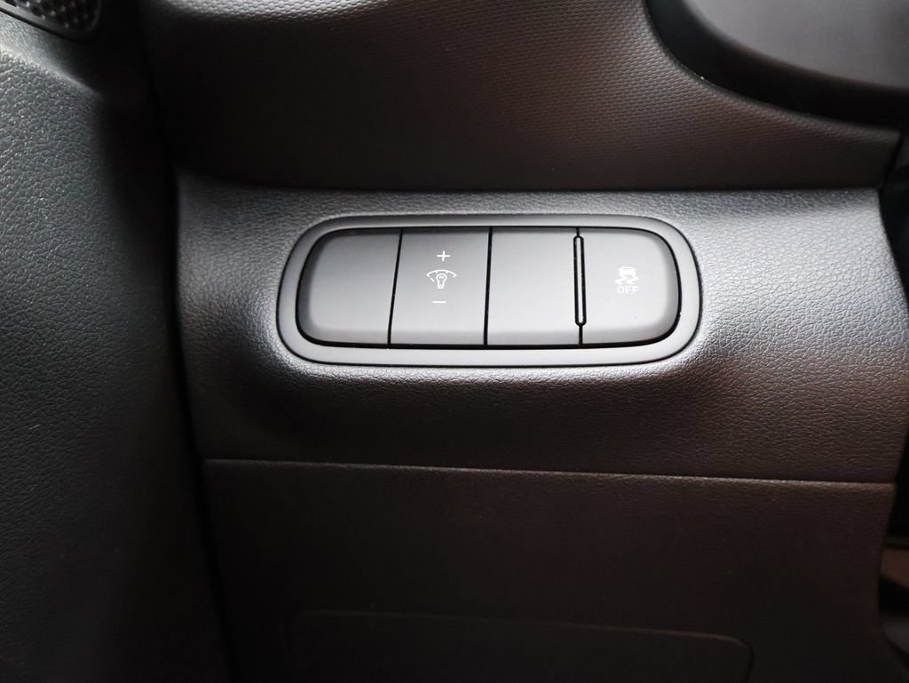 Used 2025 Hyundai Venue SEL FWD image 30