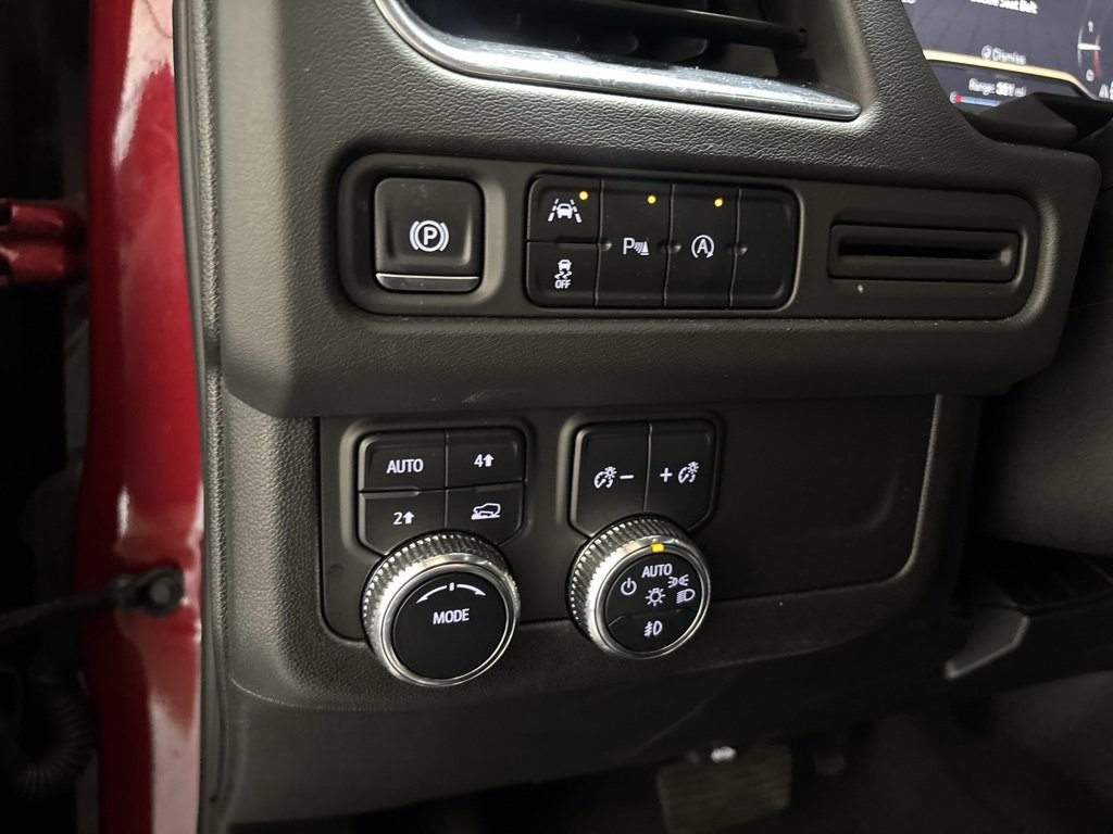 Used 2024 GMC Yukon SLT image 3