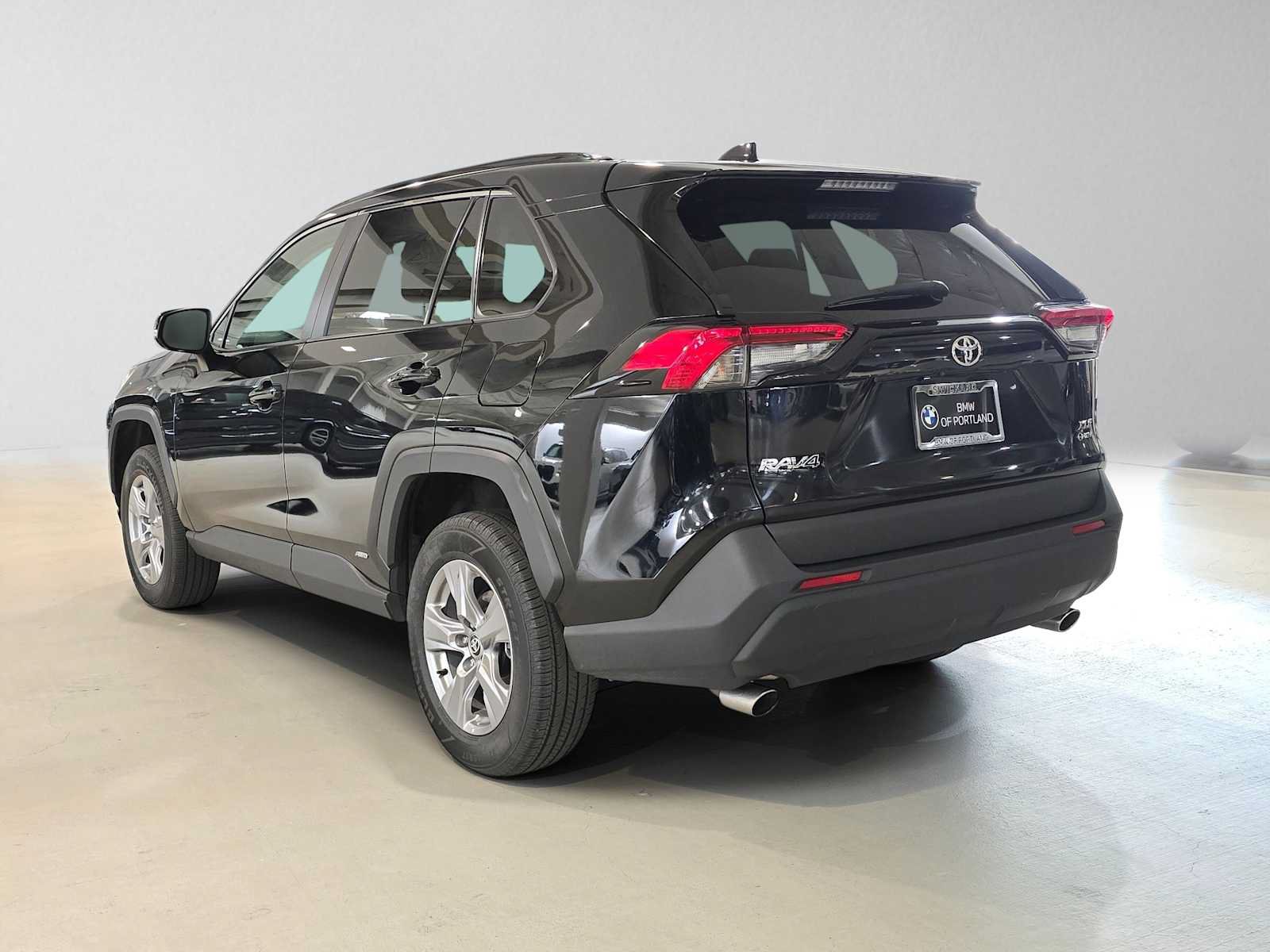 Used 2025 Toyota RAV4 XLE AWD/4WD image 5