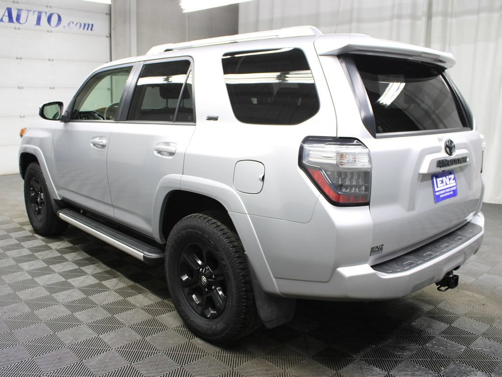 Used 2017 Toyota 4Runner SR5 AWD/4WD image 7