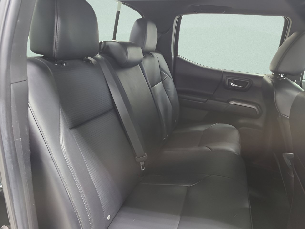 Used 2022 Toyota Tacoma Limited AWD/4WD image 16