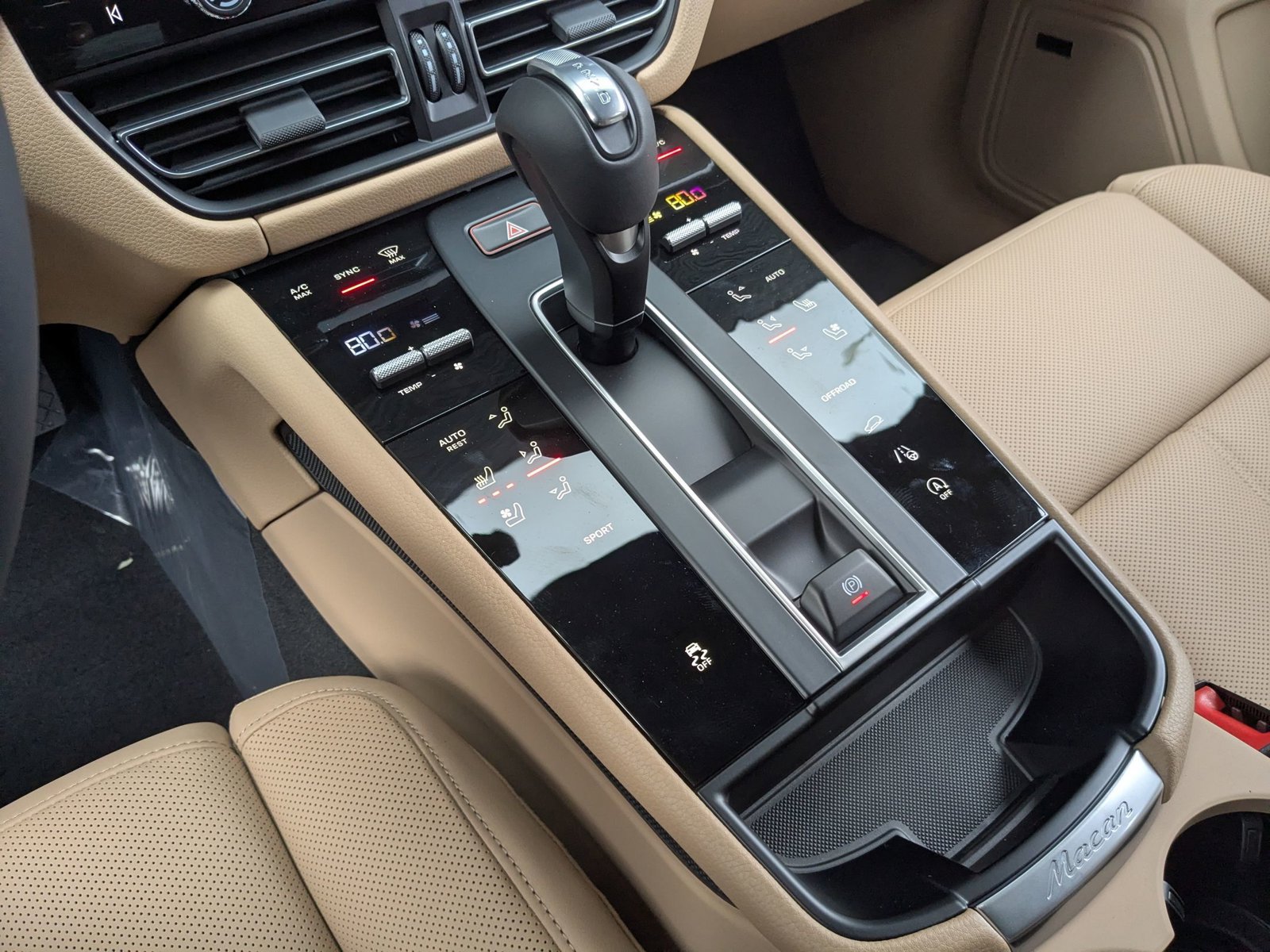 Certified 2026 Porsche Macan AWD/4WD image 20