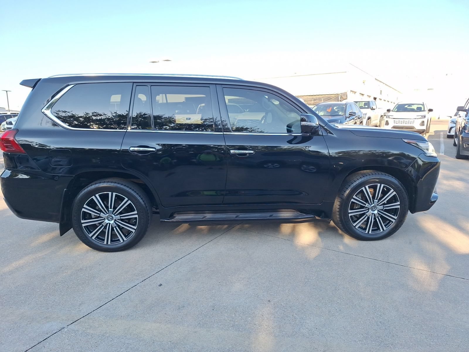 Used 2021 Lexus LX 570 4WD w/ Luxury Package image 7