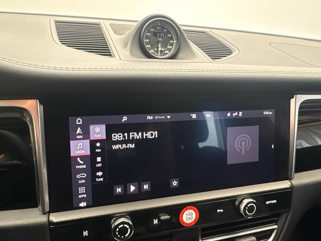 Certified 2024 Porsche Macan Turbo AWD/4WD image 33