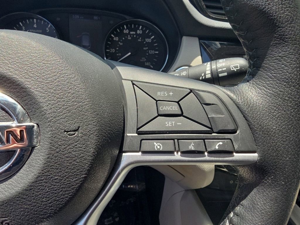 Used 2021 Nissan Rogue Sport SV AWD/4WD image 16
