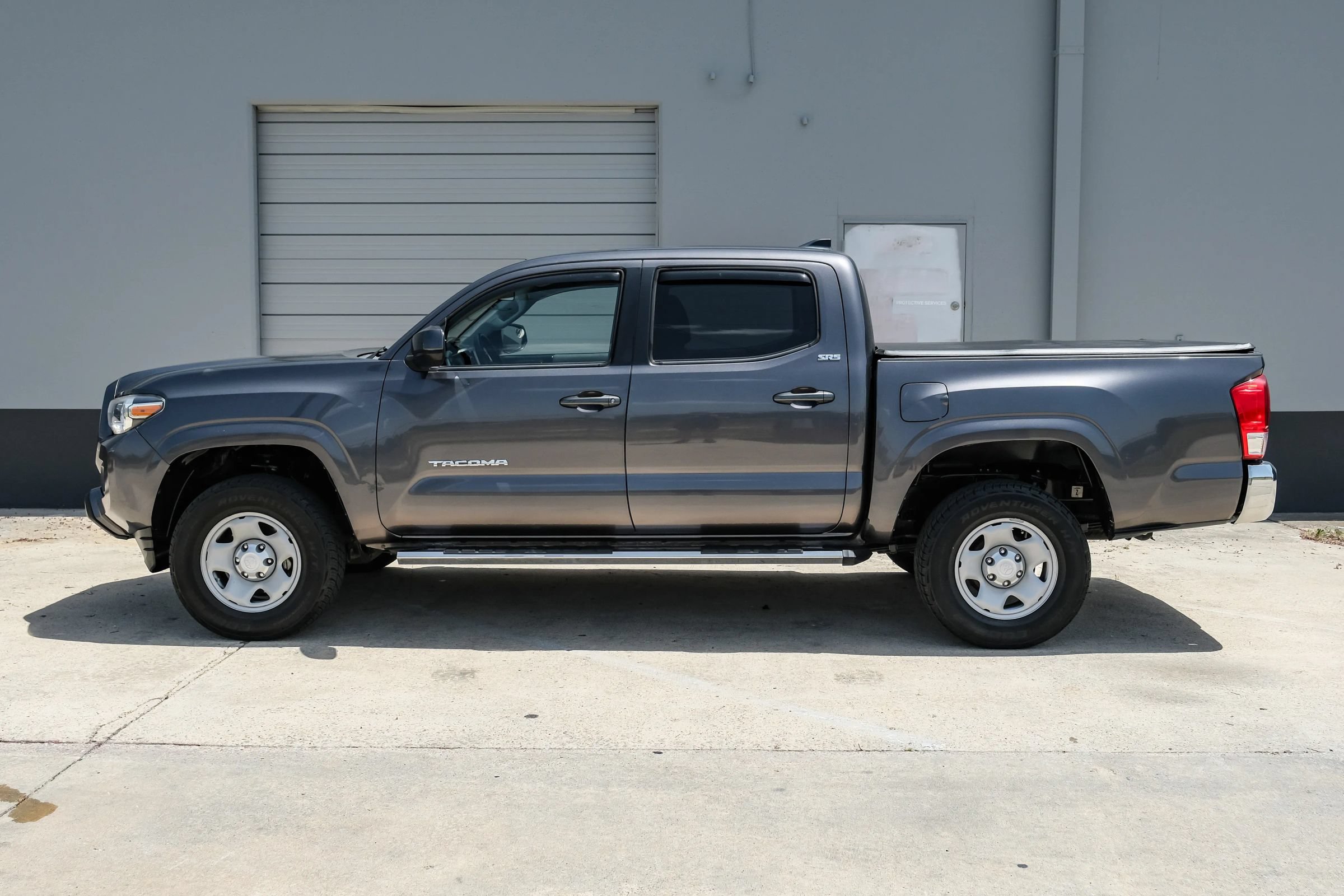 Used 2017 Toyota Tacoma SR5 RWD image 11