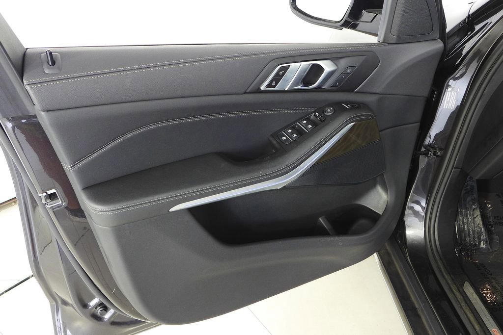 Used 2023 BMW X5 xDrive40i w/ Parking Assistance Package image 11