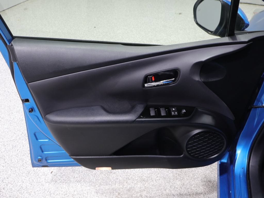 Used 2022 Toyota Prius LE AWD/4WD image 12