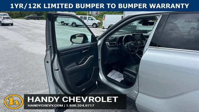 Used 2021 Toyota Highlander XLE AWD/4WD image 11