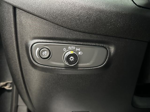 Used 2018 Chevrolet Equinox LT image 17