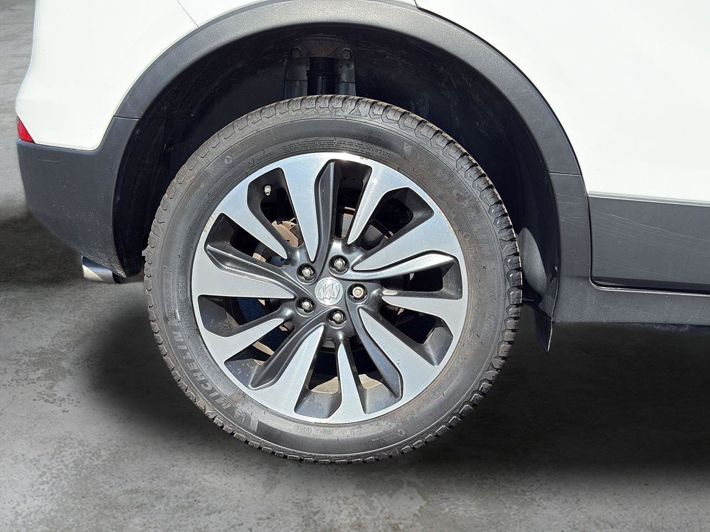 Used 2021 Buick Encore Preferred AWD/4WD image 18