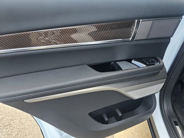 New 2026 Cadillac Vistiq Premium Luxury AWD/4WD image 15