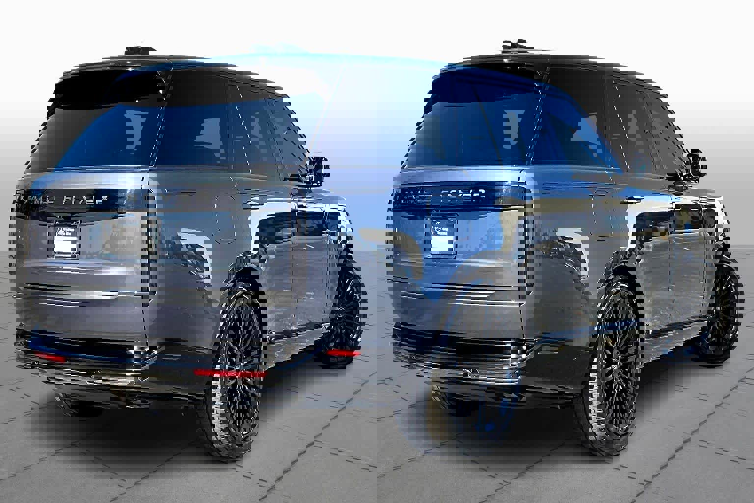 Used 2024 Land Rover Range Rover SE image 12